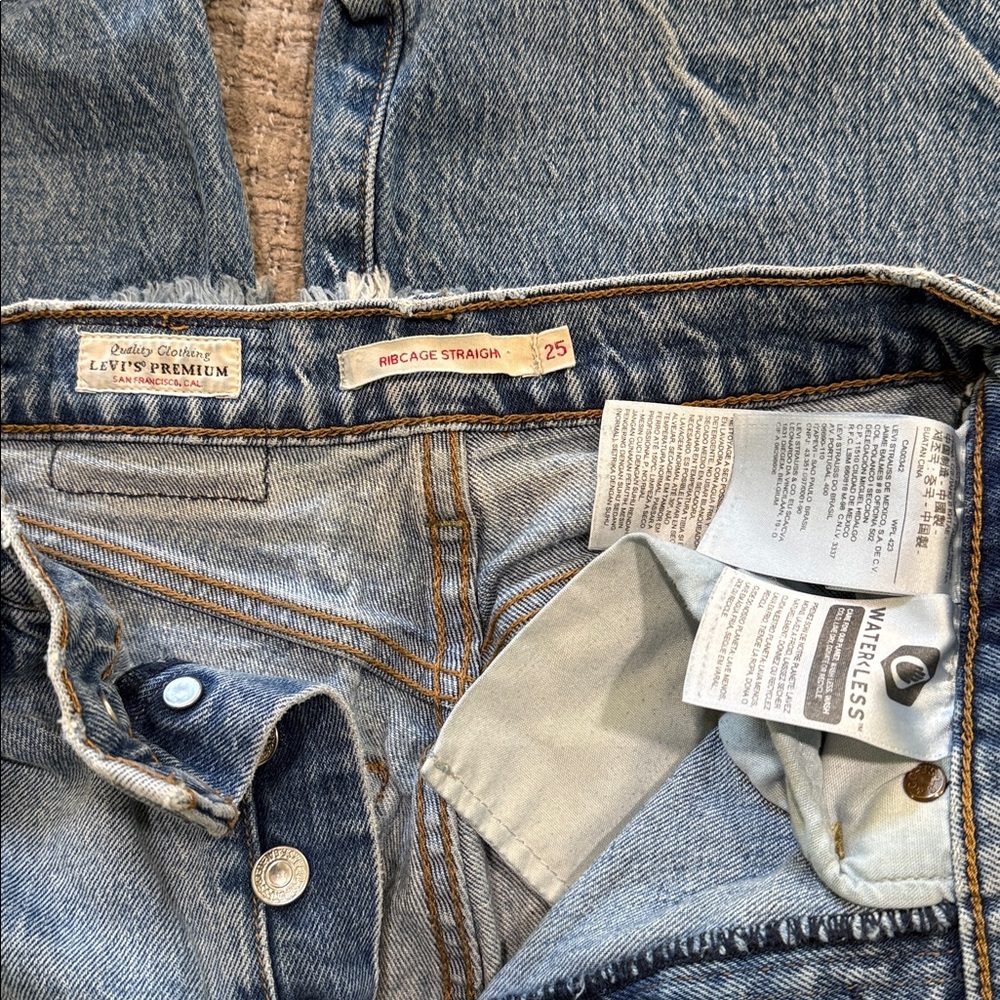 Levi's Light Blue Denim Jeans with Frayed Contrast Seams - Picture 6 of 9
